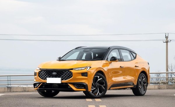 钱坛子 福特不是“油老虎”，蒙迪欧搭载2.0T，一箱油跑870km，20.98万起